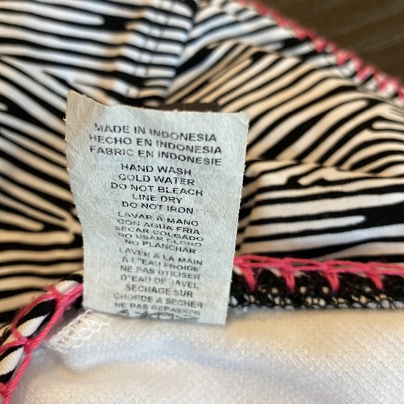 Kenneth Cole one piece swimsuit in size small. Skirt bottom. - Picture 5 of 8